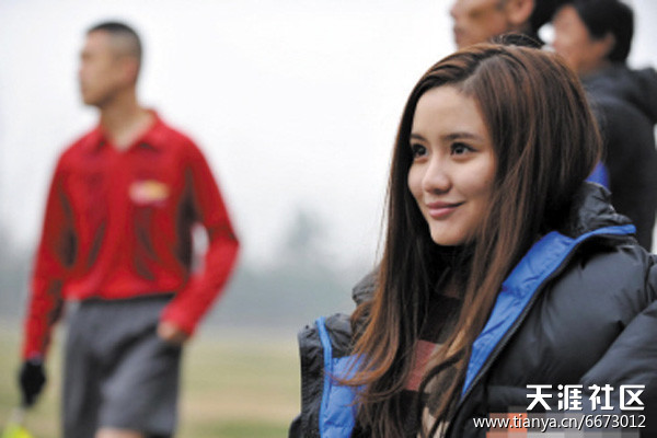 惊呆啦!富二代美女进军足球界,挑战杨臭脚的节奏?